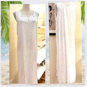 Hibis,Lace Work,Romantic & Elegant
Embroidered,White Lightweight Dress,Size XL